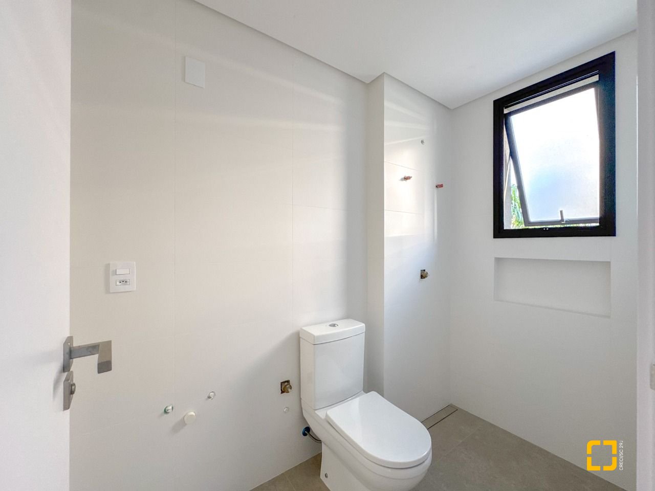 Apartamento com 148m², 6 quartos (sendo 3 suítes), 2 garagens, no bairro Jurerê em Florianópolis