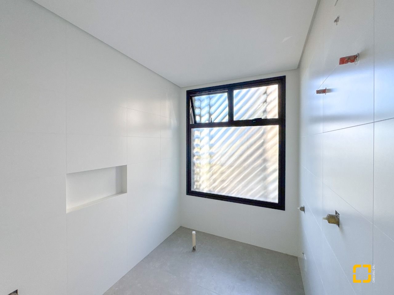 Apartamento com 148m², 6 quartos (sendo 3 suítes), 2 garagens, no bairro Jurerê em Florianópolis