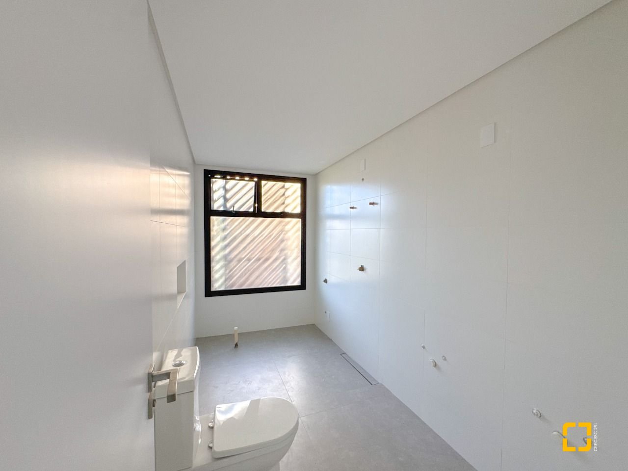 Apartamento com 148m², 6 quartos (sendo 3 suítes), 2 garagens, no bairro Jurerê em Florianópolis