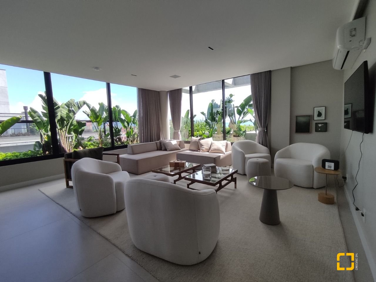 Apartamento com 148m², 6 quartos (sendo 3 suítes), 2 garagens, no bairro Jurerê em Florianópolis