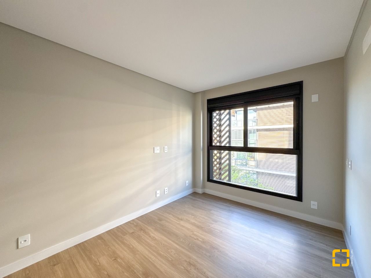 Apartamento com 148m², 6 quartos (sendo 3 suítes), 2 garagens, no bairro Jurerê em Florianópolis