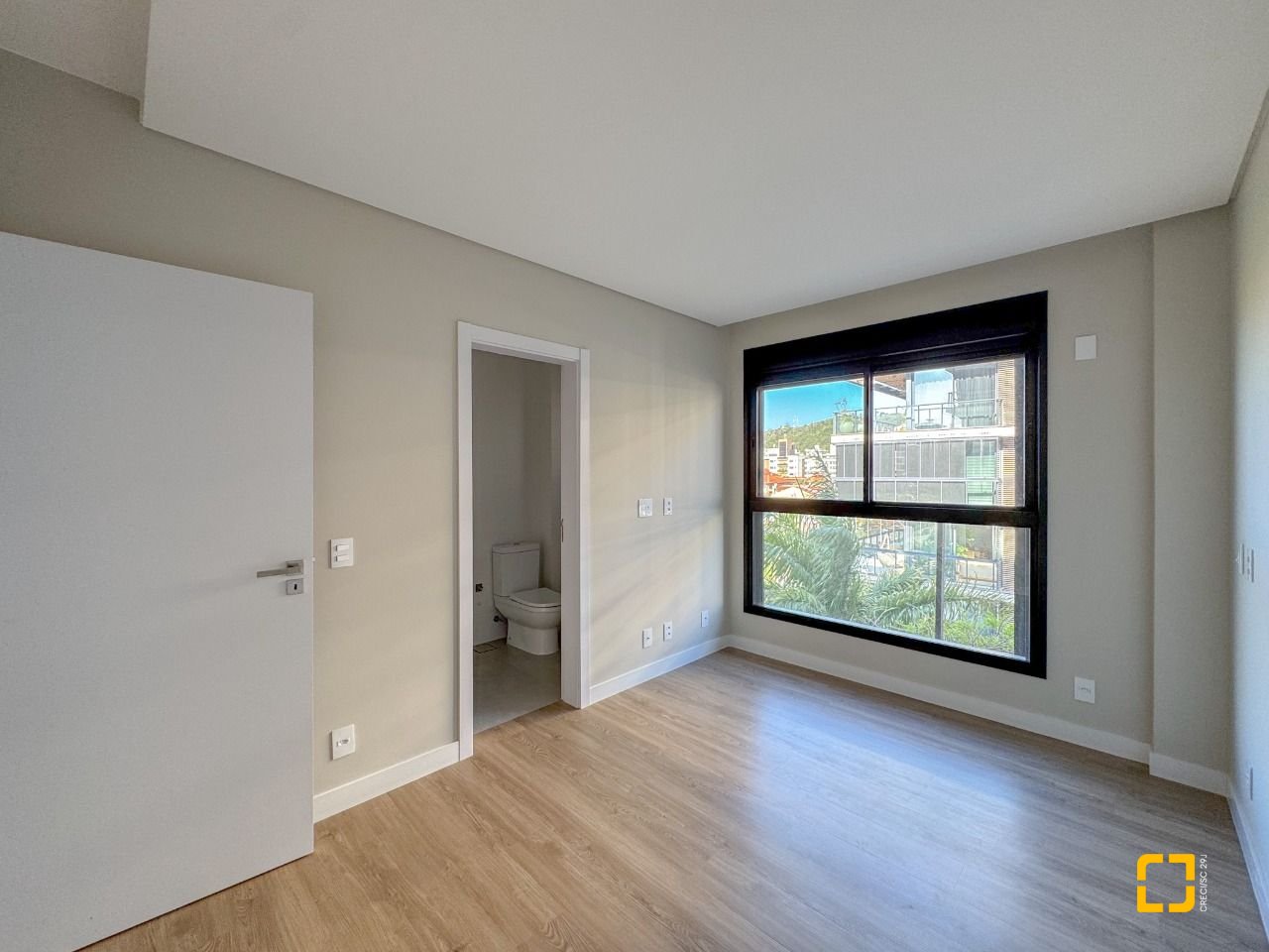 Apartamento com 148m², 6 quartos (sendo 3 suítes), 2 garagens, no bairro Jurerê em Florianópolis