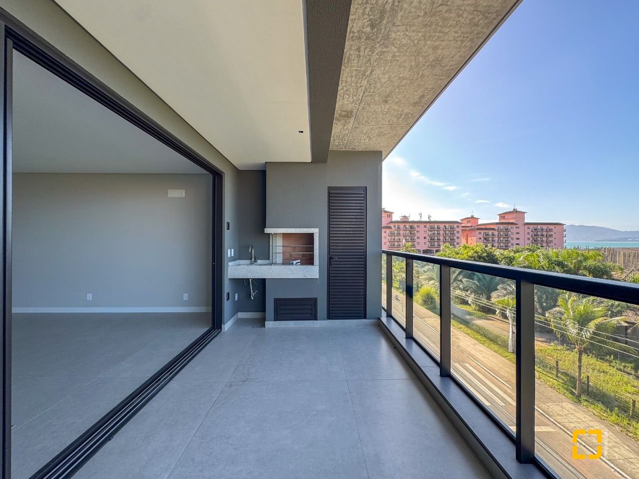 Apartamento com 148m², 6 quartos (sendo 3 suítes), 2 garagens, no bairro Jurerê em Florianópolis