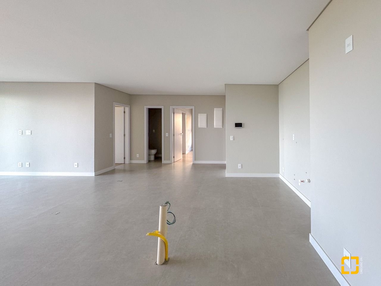 Apartamento com 148m², 6 quartos (sendo 3 suítes), 2 garagens, no bairro Jurerê em Florianópolis