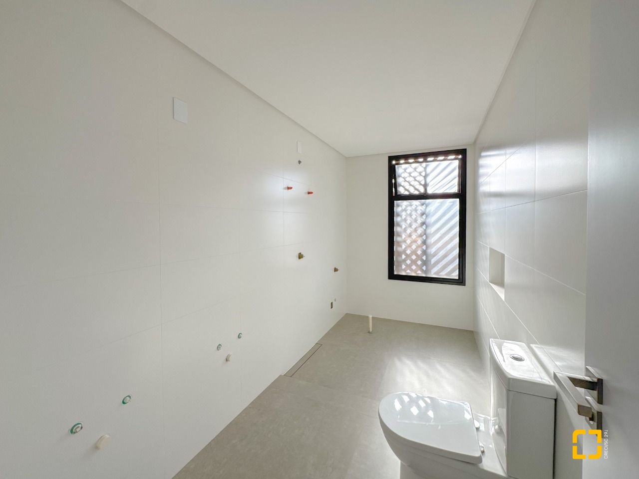 Apartamento com 236m², 6 quartos (sendo 3 suítes), 2 garagens, no bairro Jurerê em Florianópolis