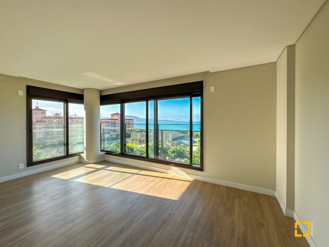 Apartamento com 236m², 6 quartos (sendo 3 suítes), 2 garagens, no bairro Jurerê em Florianópolis