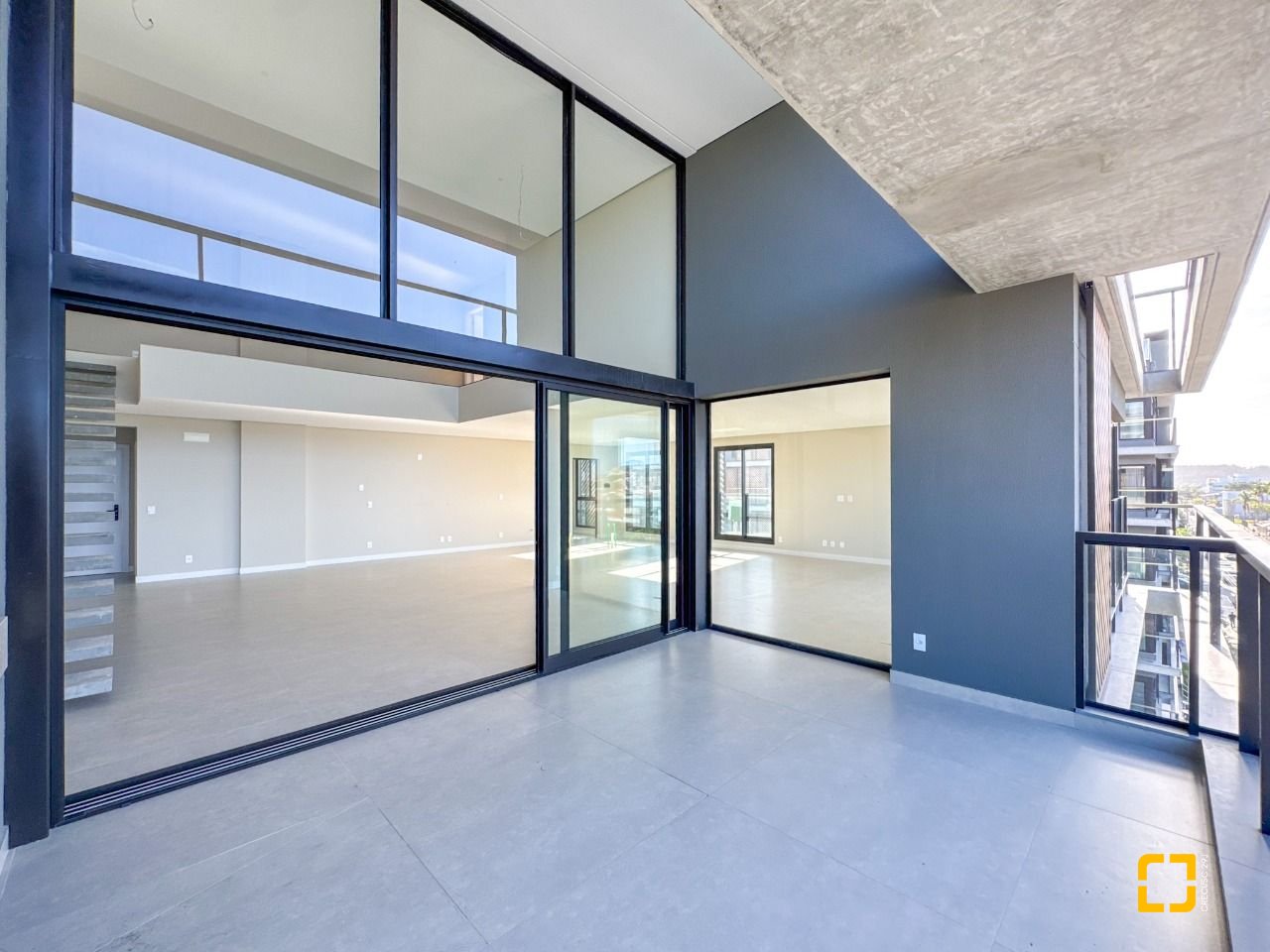 Apartamento com 236m², 6 quartos (sendo 3 suítes), 2 garagens, no bairro Jurerê em Florianópolis
