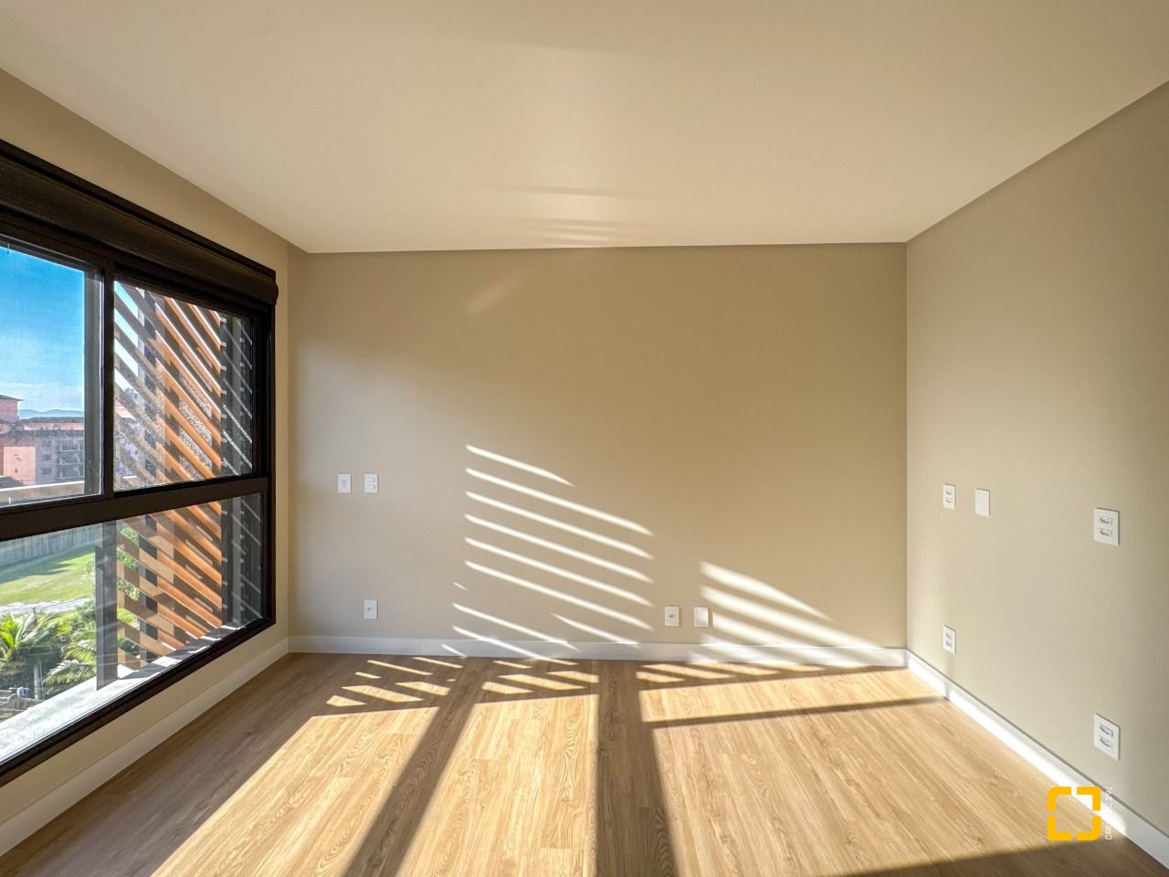 Apartamento com 236m², 6 quartos (sendo 3 suítes), 2 garagens, no bairro Jurerê em Florianópolis
