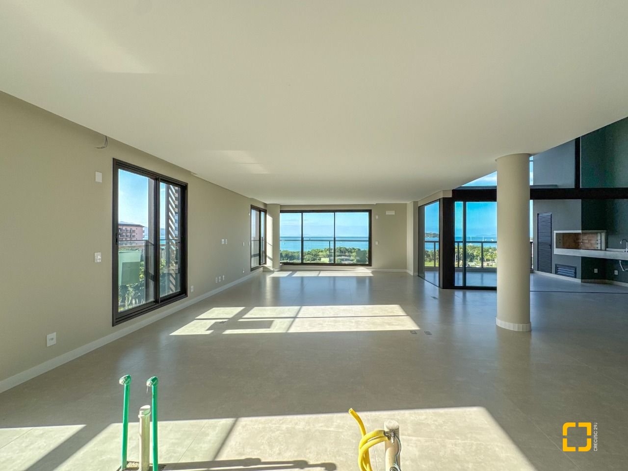 Apartamento com 236m², 6 quartos (sendo 3 suítes), 2 garagens, no bairro Jurerê em Florianópolis