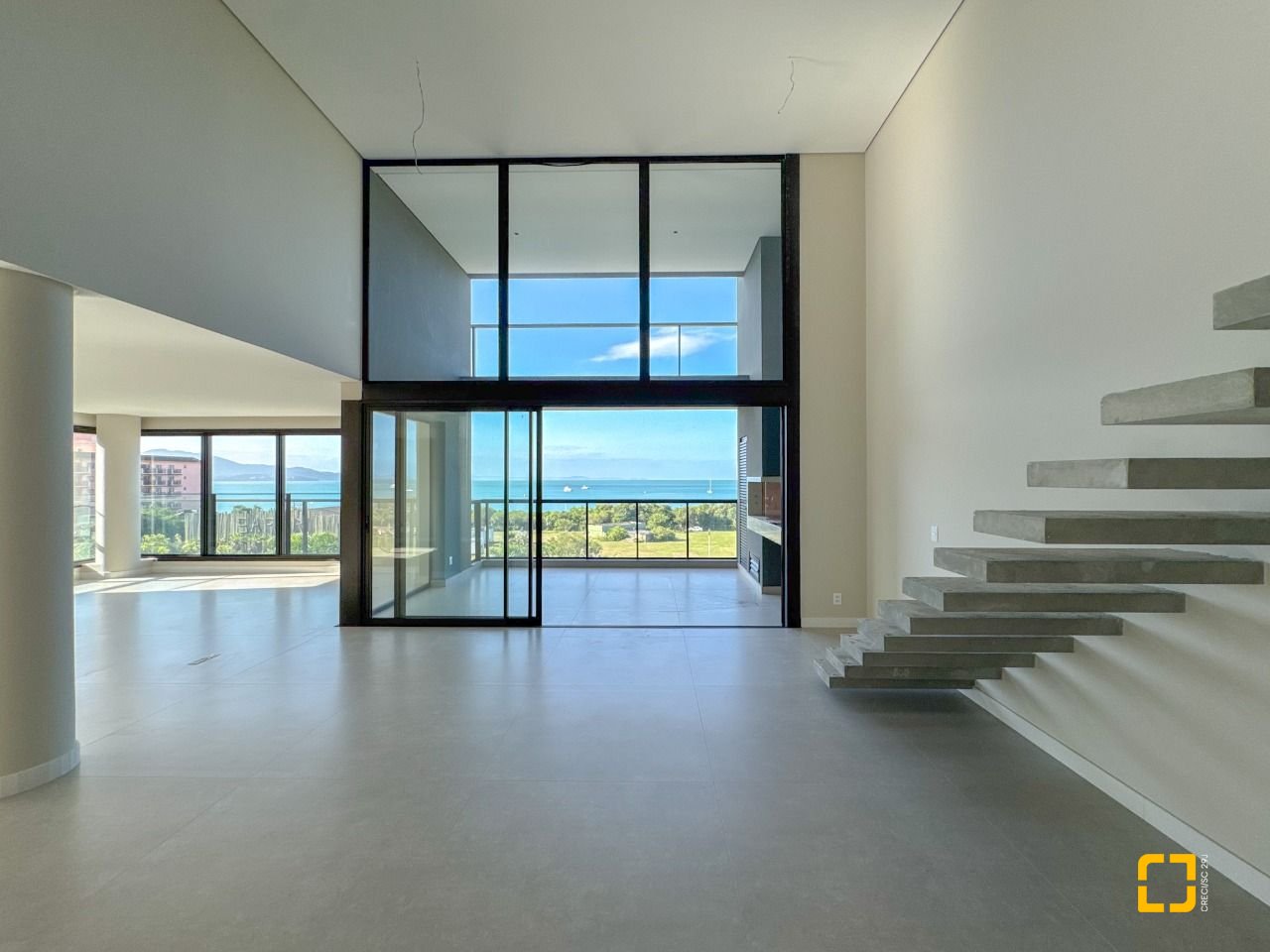 Apartamento com 236m², 6 quartos (sendo 3 suítes), 2 garagens, no bairro Jurerê em Florianópolis