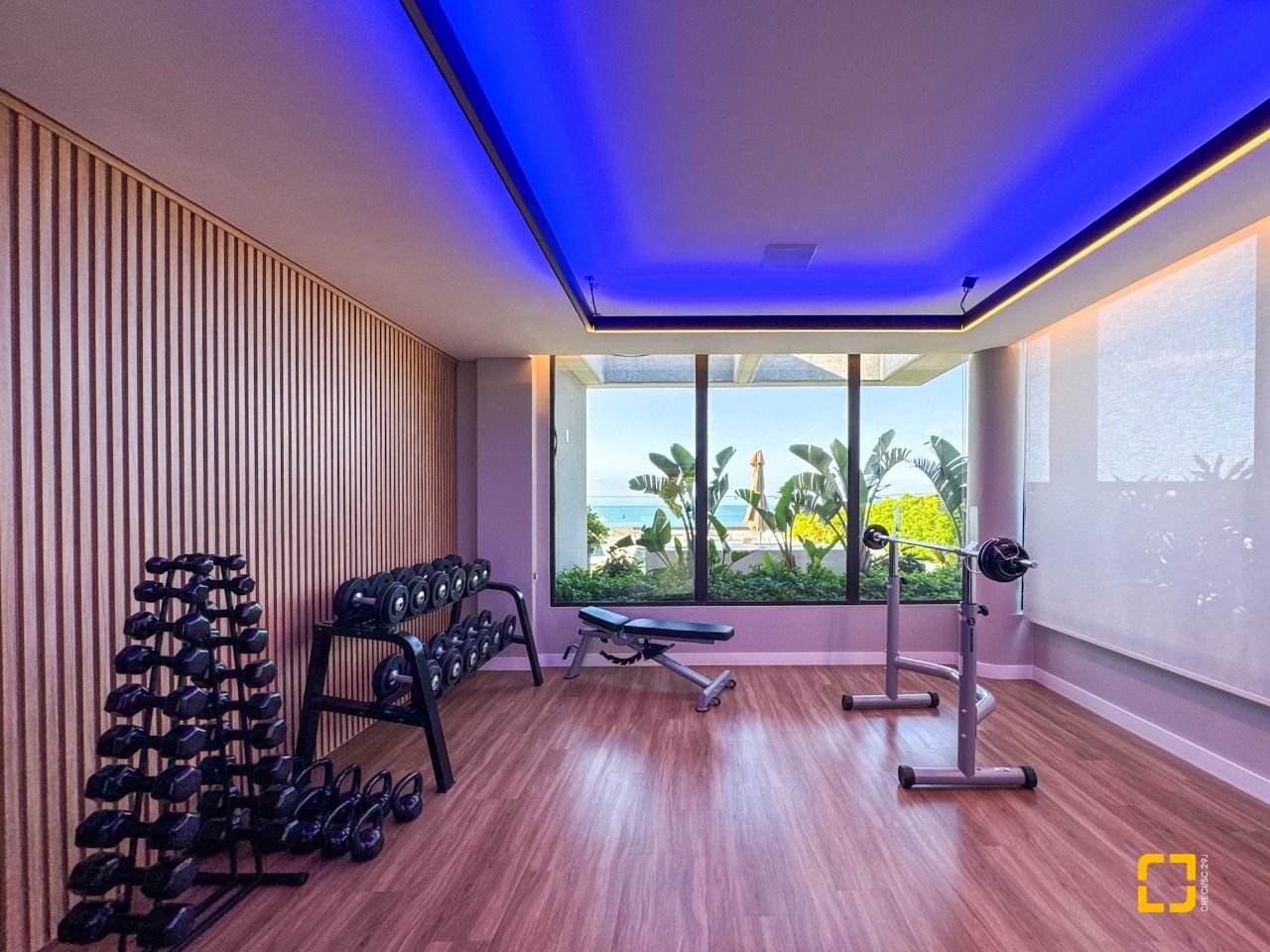 Apartamento com 236m², 6 quartos (sendo 3 suítes), 2 garagens, no bairro Jurerê em Florianópolis