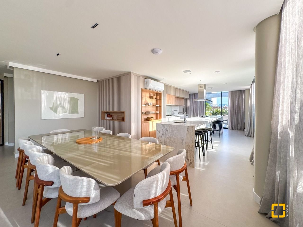 Apartamento com 236m², 6 quartos (sendo 3 suítes), 2 garagens, no bairro Jurerê em Florianópolis
