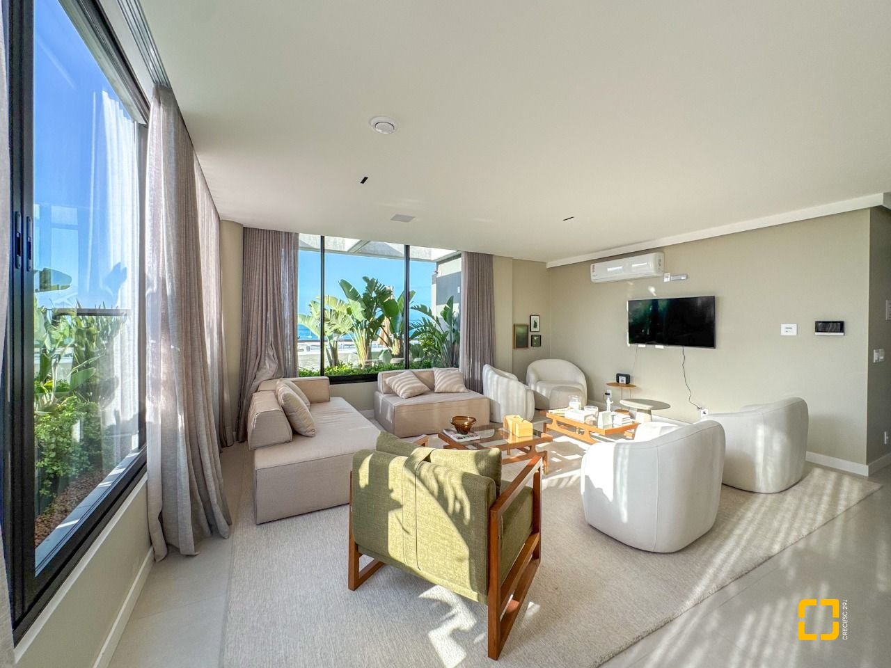Apartamento com 236m², 6 quartos (sendo 3 suítes), 2 garagens, no bairro Jurerê em Florianópolis