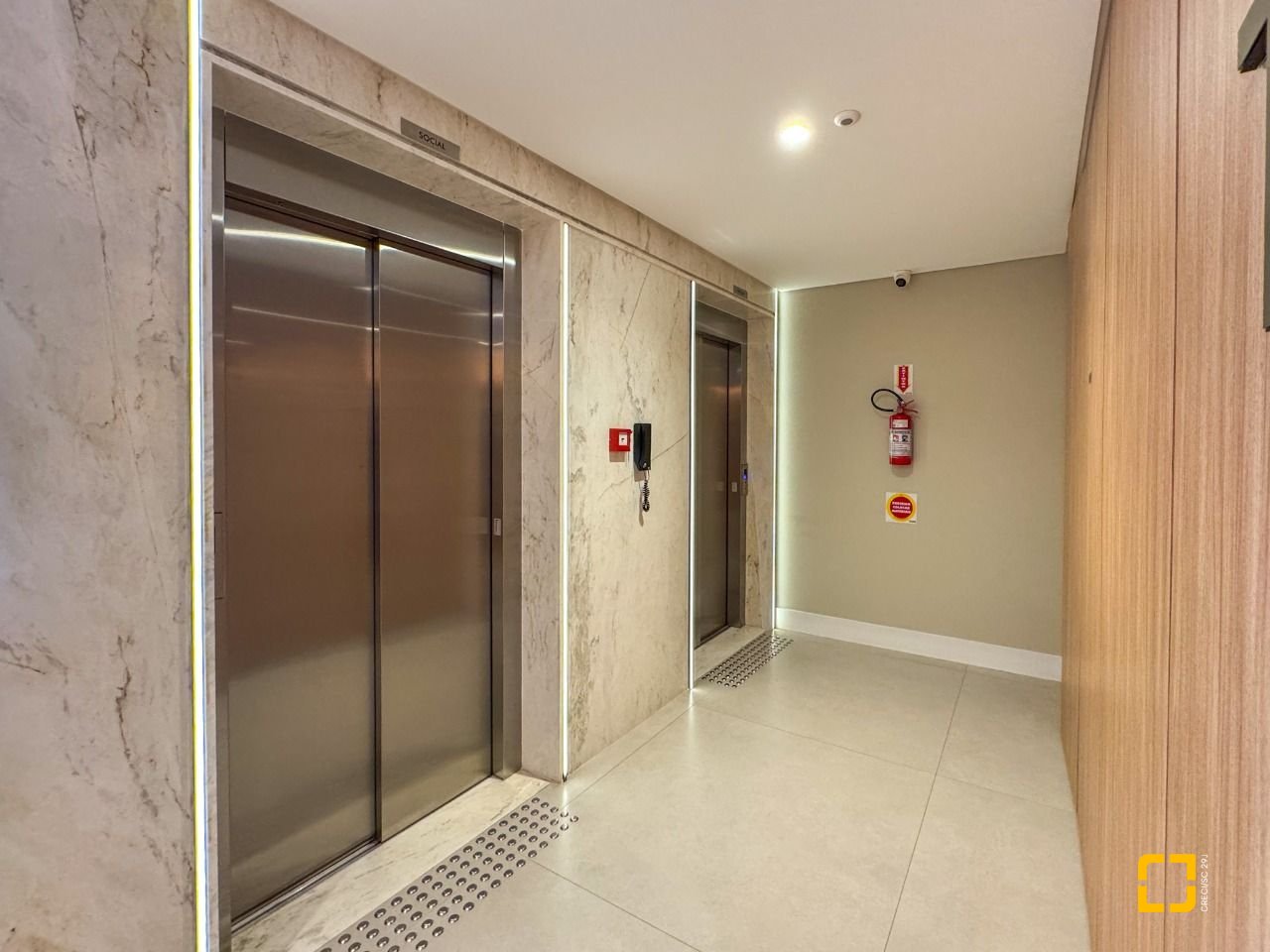 Apartamento com 236m², 6 quartos (sendo 3 suítes), 2 garagens, no bairro Jurerê em Florianópolis