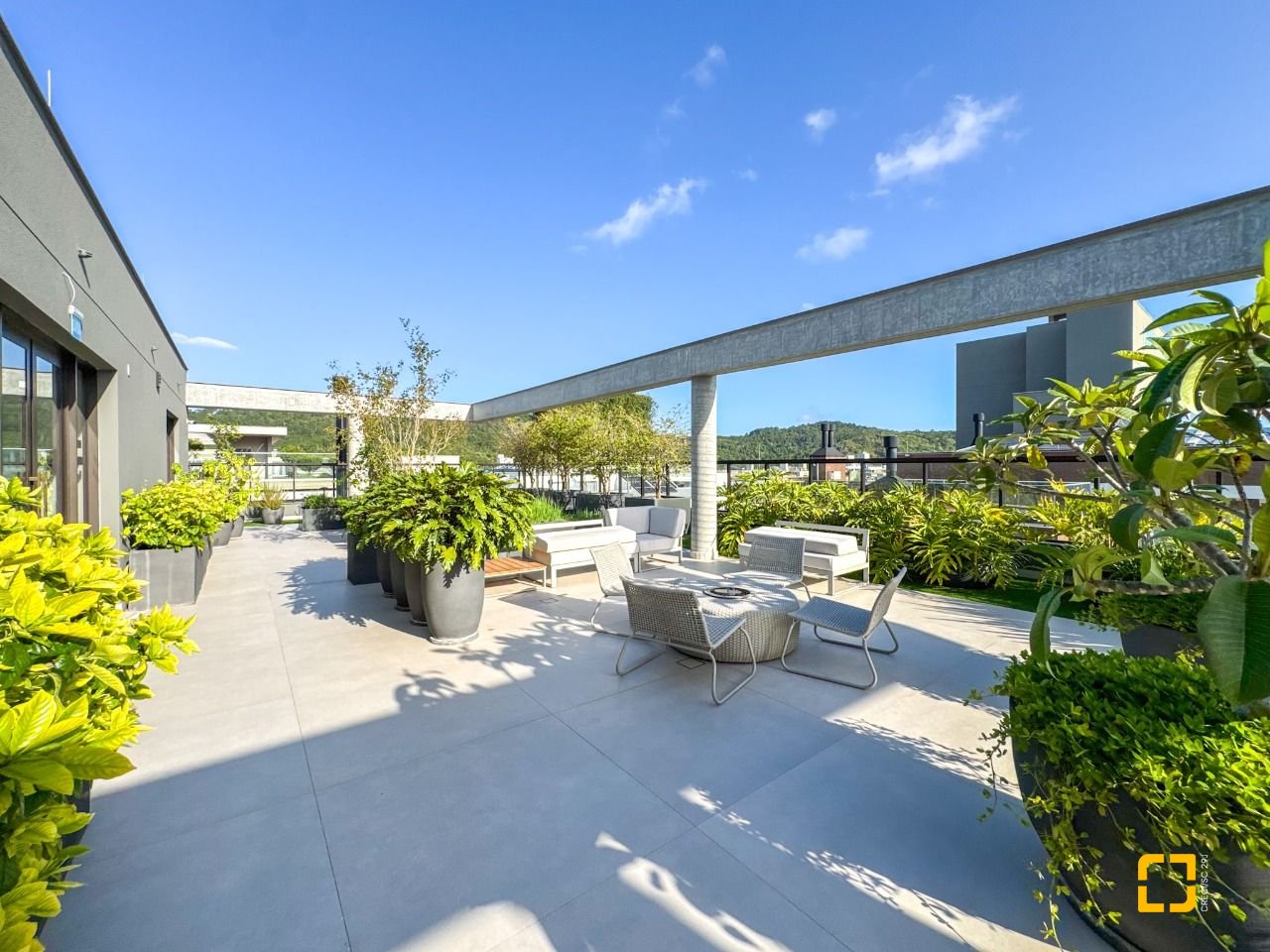 Apartamento com 236m², 6 quartos (sendo 3 suítes), 2 garagens, no bairro Jurerê em Florianópolis