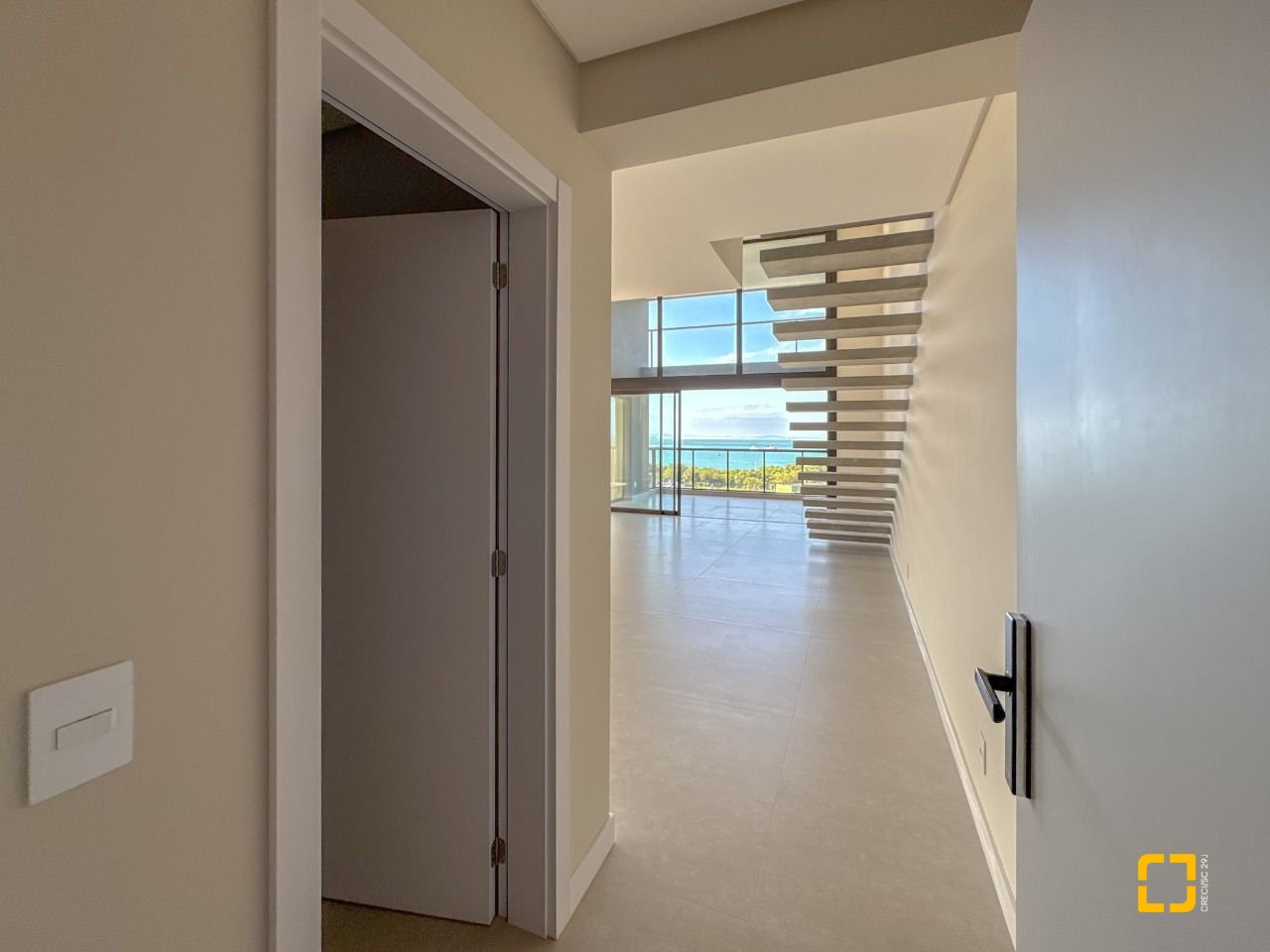 Apartamento com 236m², 3 quartos (sendo 3 suítes), 2 garagens, no bairro Jurerê em Florianópolis