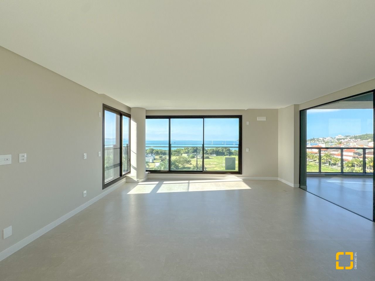 Apartamento com 236m², 3 quartos (sendo 3 suítes), 2 garagens, no bairro Jurerê em Florianópolis