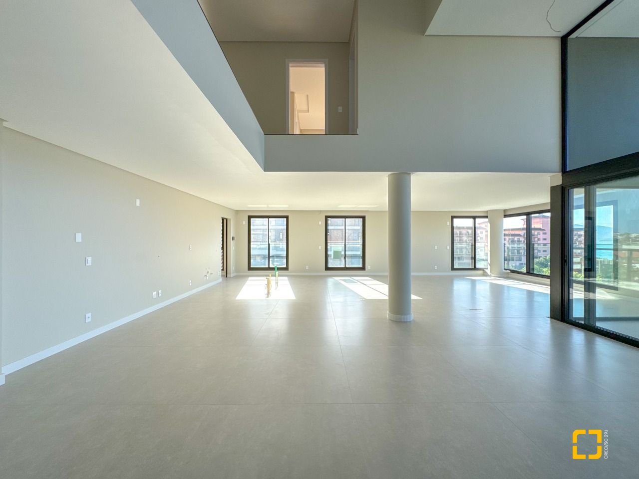 Apartamento com 236m², 3 quartos (sendo 3 suítes), 2 garagens, no bairro Jurerê em Florianópolis