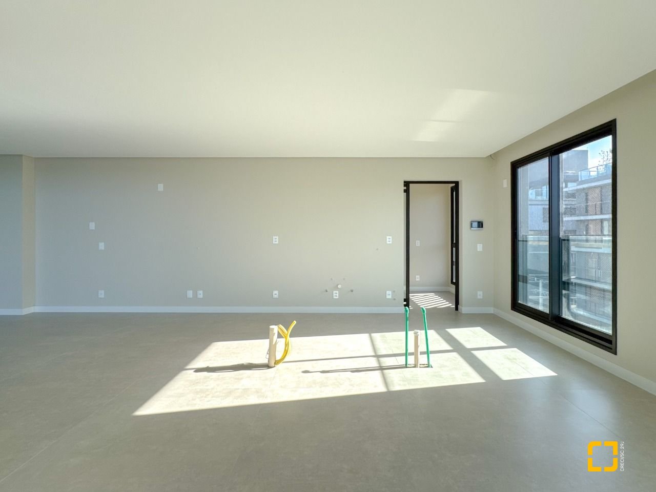 Apartamento com 236m², 3 quartos (sendo 3 suítes), 2 garagens, no bairro Jurerê em Florianópolis