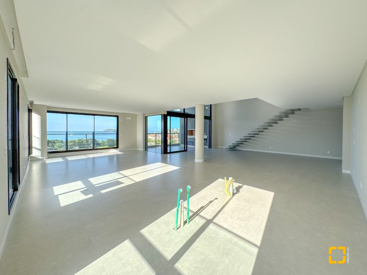 Apartamento com 236m², 3 quartos (sendo 3 suítes), 2 garagens, no bairro Jurerê em Florianópolis