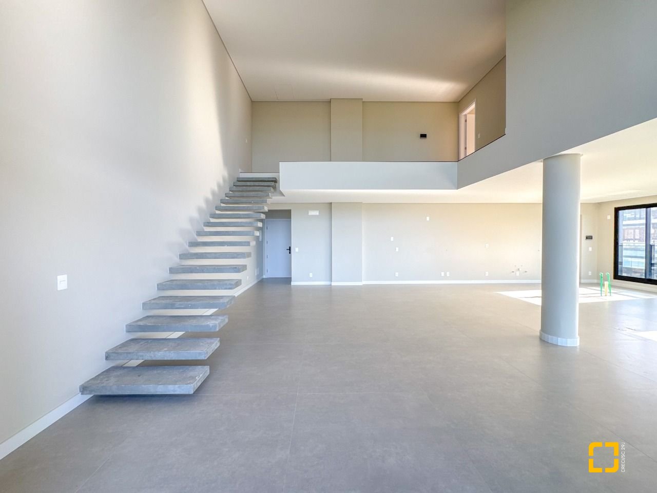 Apartamento com 236m², 3 quartos (sendo 3 suítes), 2 garagens, no bairro Jurerê em Florianópolis