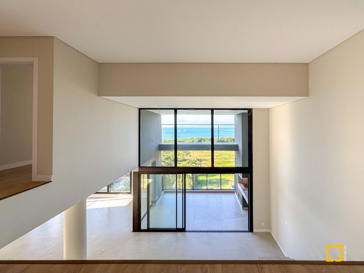 Apartamento com 236m², 3 quartos (sendo 3 suítes), 2 garagens, no bairro Jurerê em Florianópolis