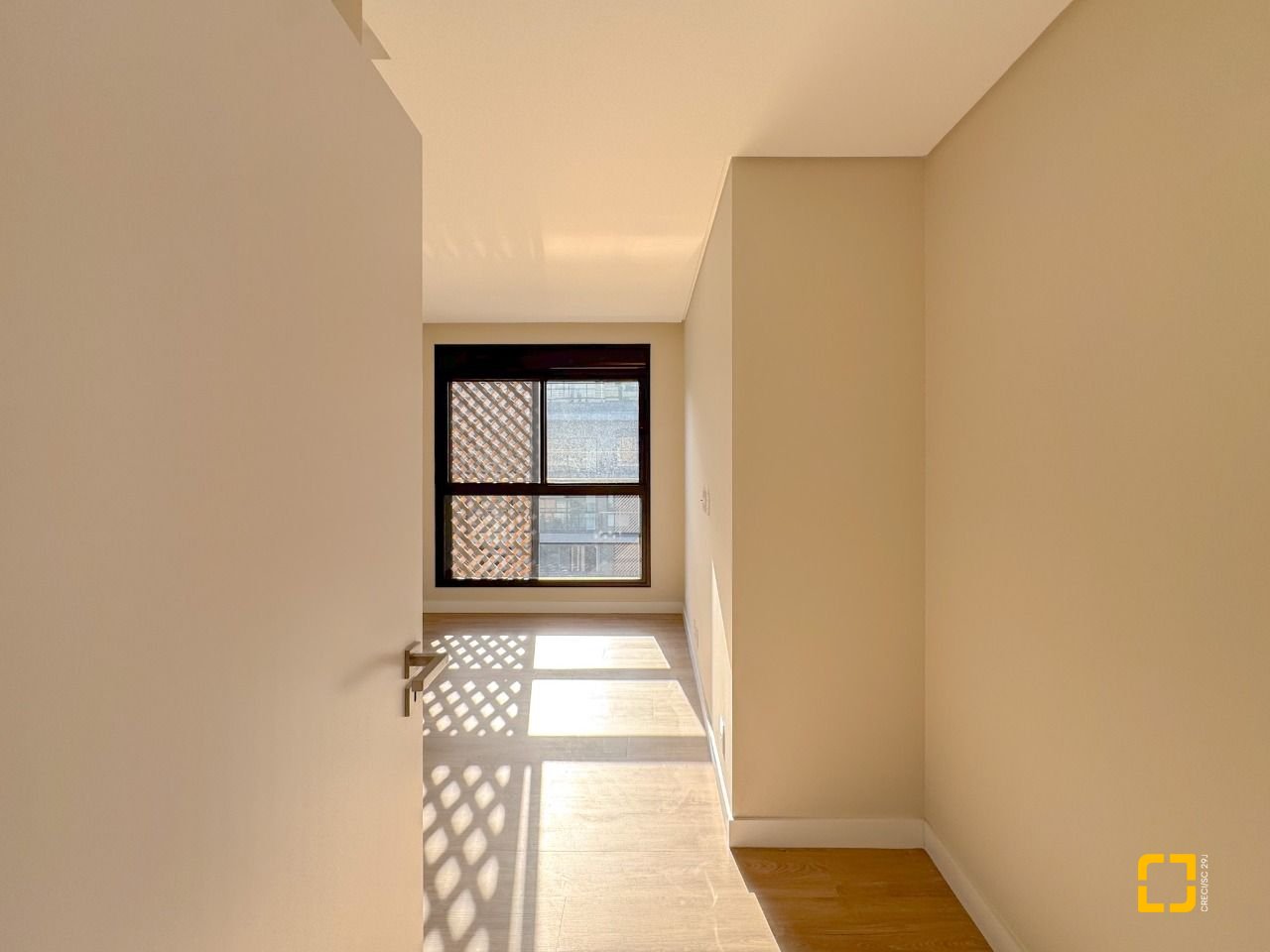 Apartamento com 236m², 3 quartos (sendo 3 suítes), 2 garagens, no bairro Jurerê em Florianópolis
