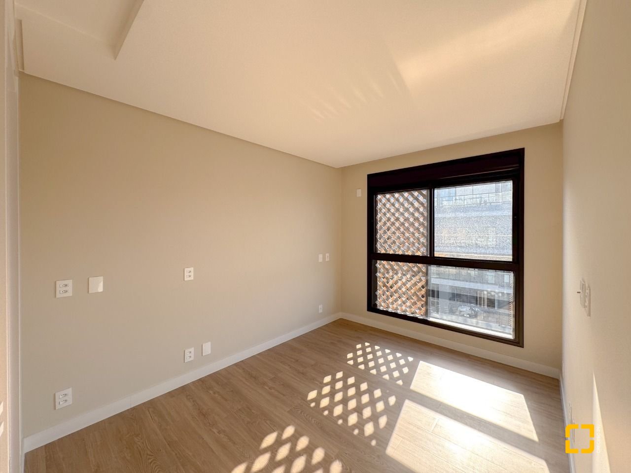 Apartamento com 236m², 3 quartos (sendo 3 suítes), 2 garagens, no bairro Jurerê em Florianópolis