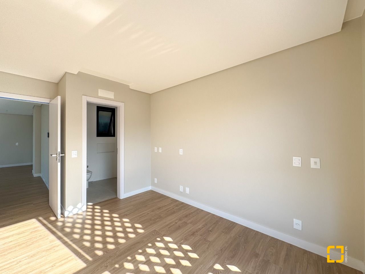Apartamento com 236m², 3 quartos (sendo 3 suítes), 2 garagens, no bairro Jurerê em Florianópolis