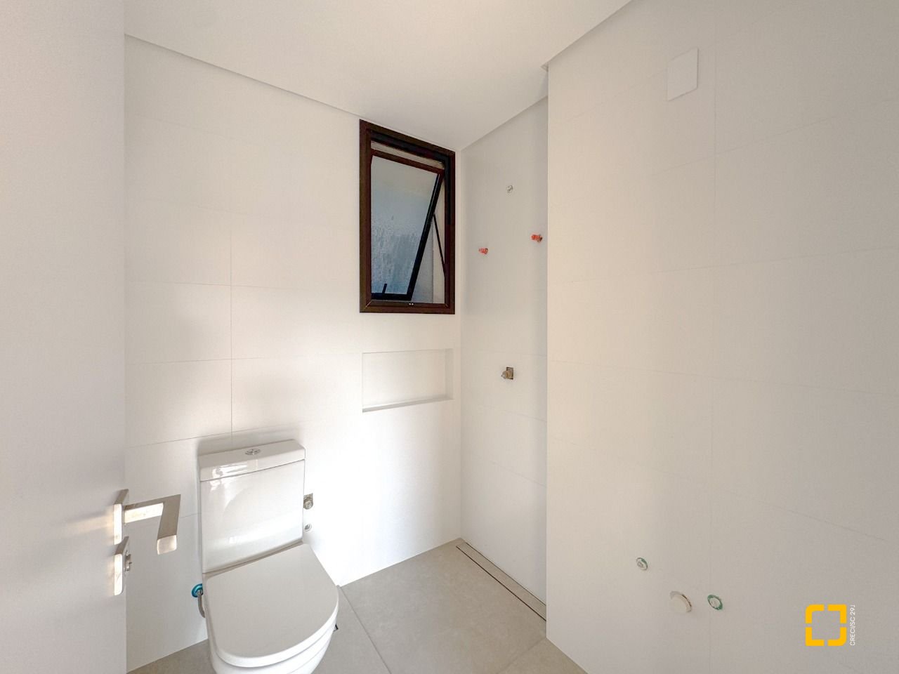 Apartamento com 236m², 3 quartos (sendo 3 suítes), 2 garagens, no bairro Jurerê em Florianópolis