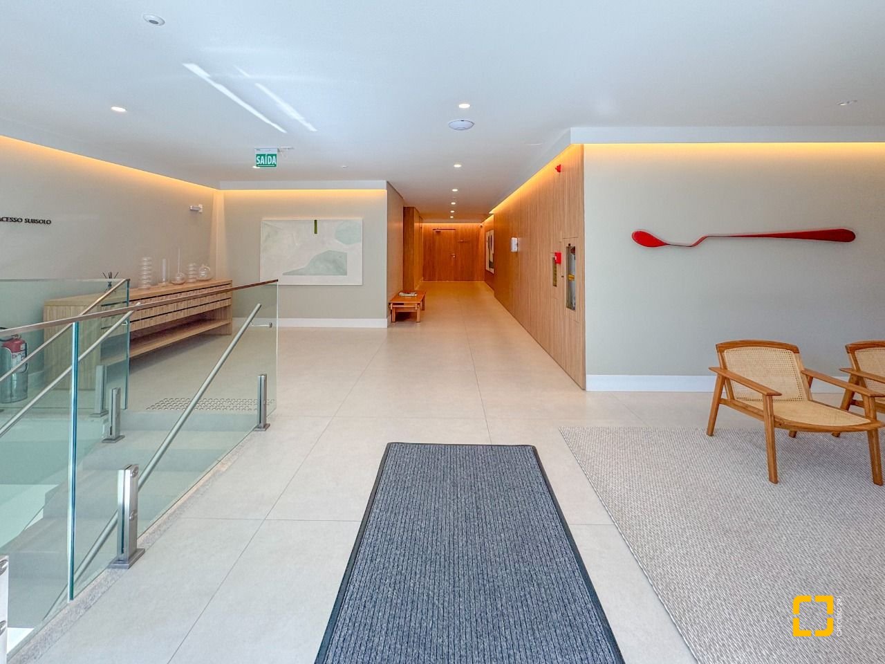 Apartamento com 236m², 3 quartos (sendo 3 suítes), 2 garagens, no bairro Jurerê em Florianópolis
