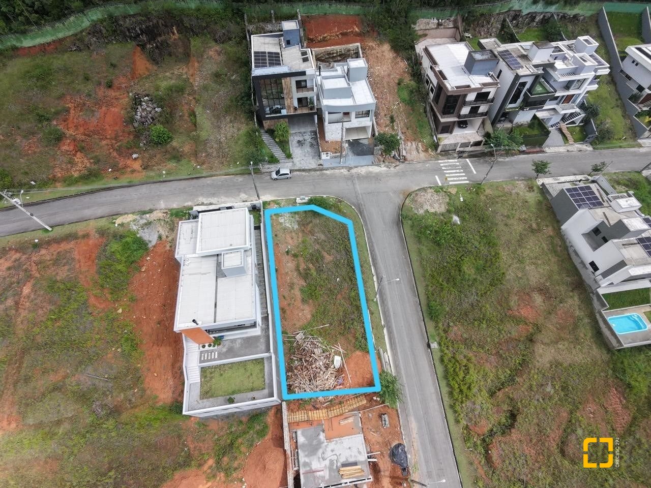 Terreno com 451m², no bairro Forquilhas em São José