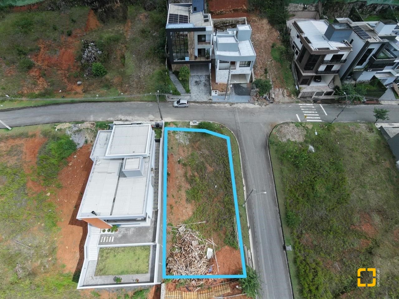 Terreno com 451m², no bairro Forquilhas em São José
