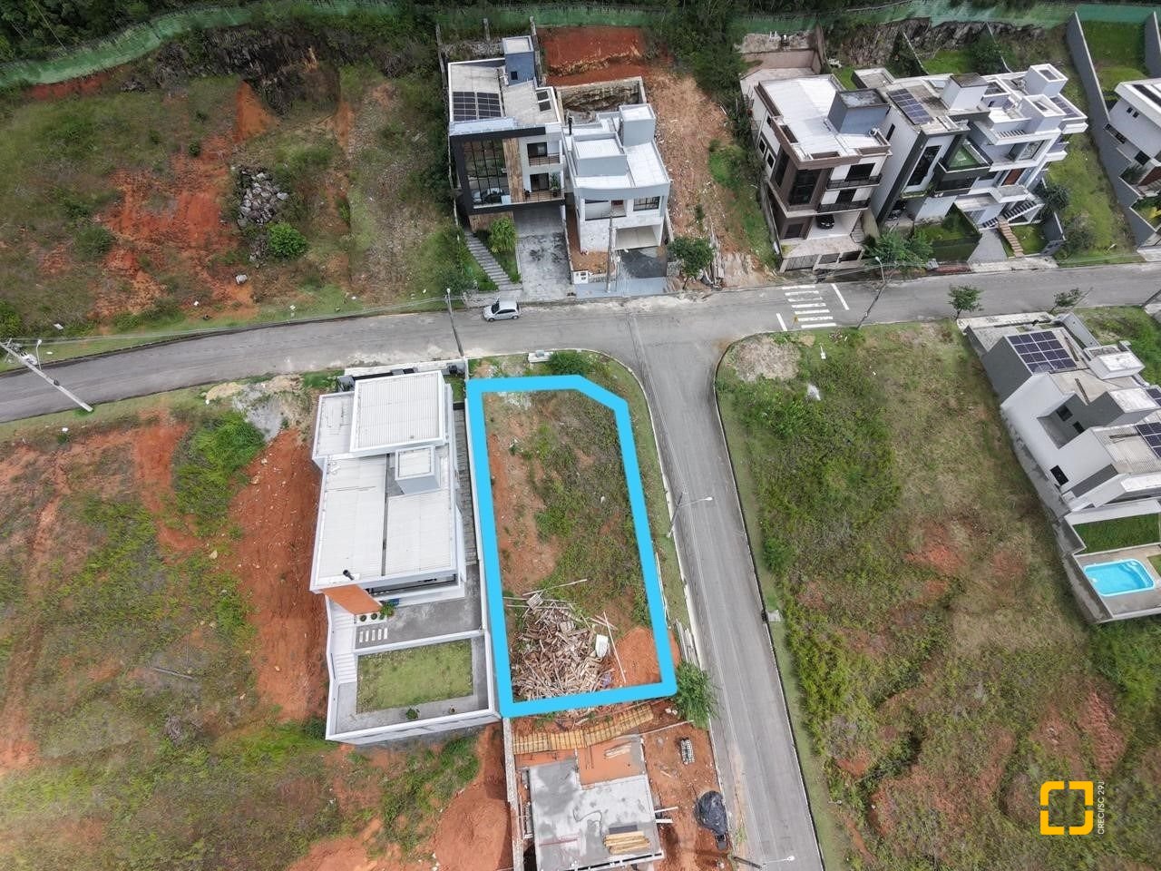 Terreno com 451m², no bairro Forquilhas em São José