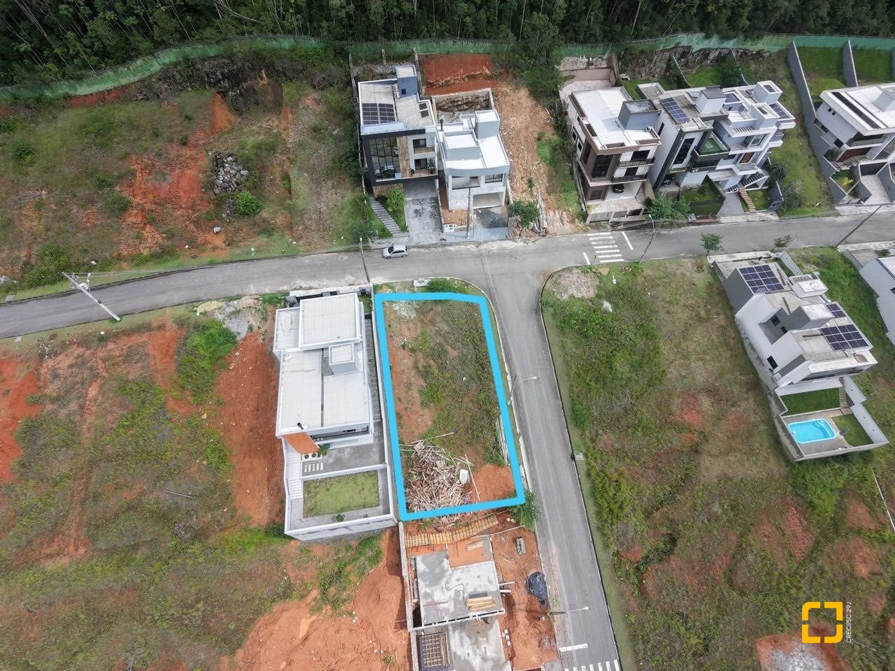 Terreno com 451m², no bairro Forquilhas em São José