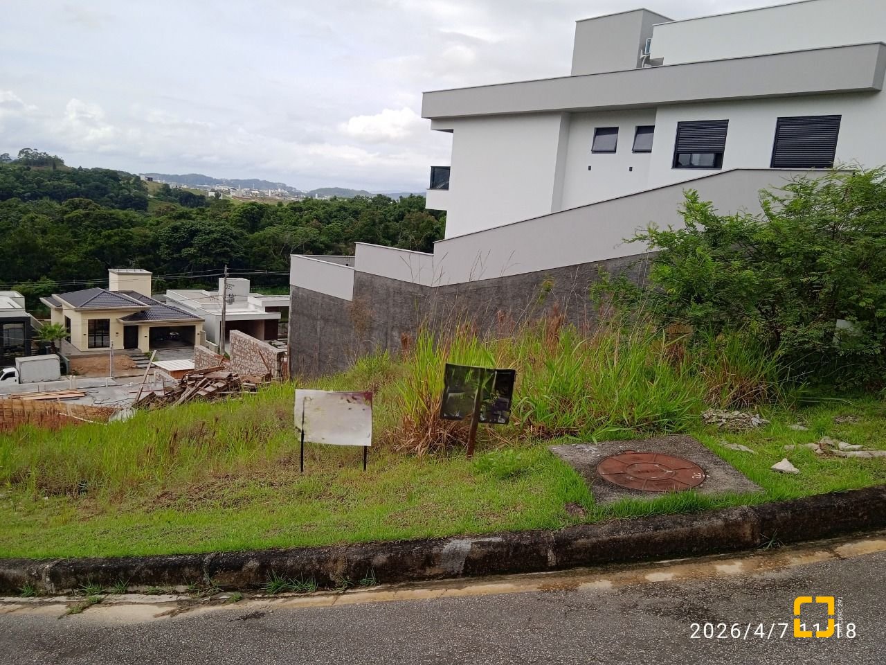 Terreno com 451m², no bairro Forquilhas em São José