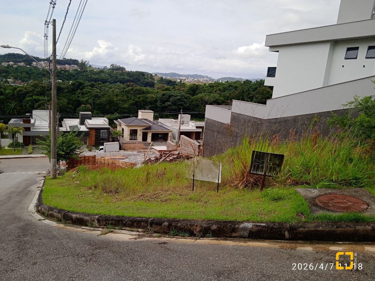Terreno com 451m², no bairro Forquilhas em São José