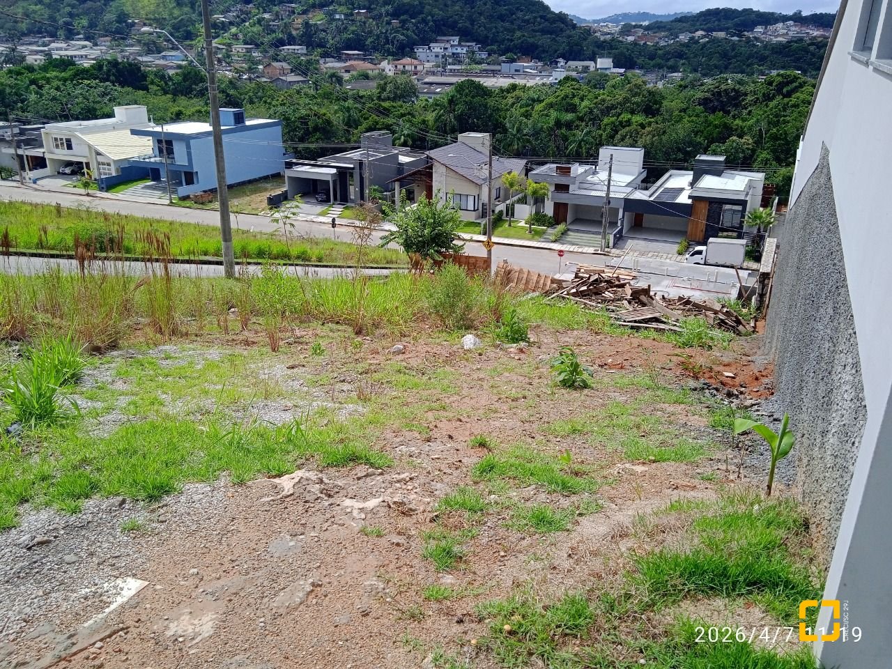 Terreno com 451m², no bairro Forquilhas em São José