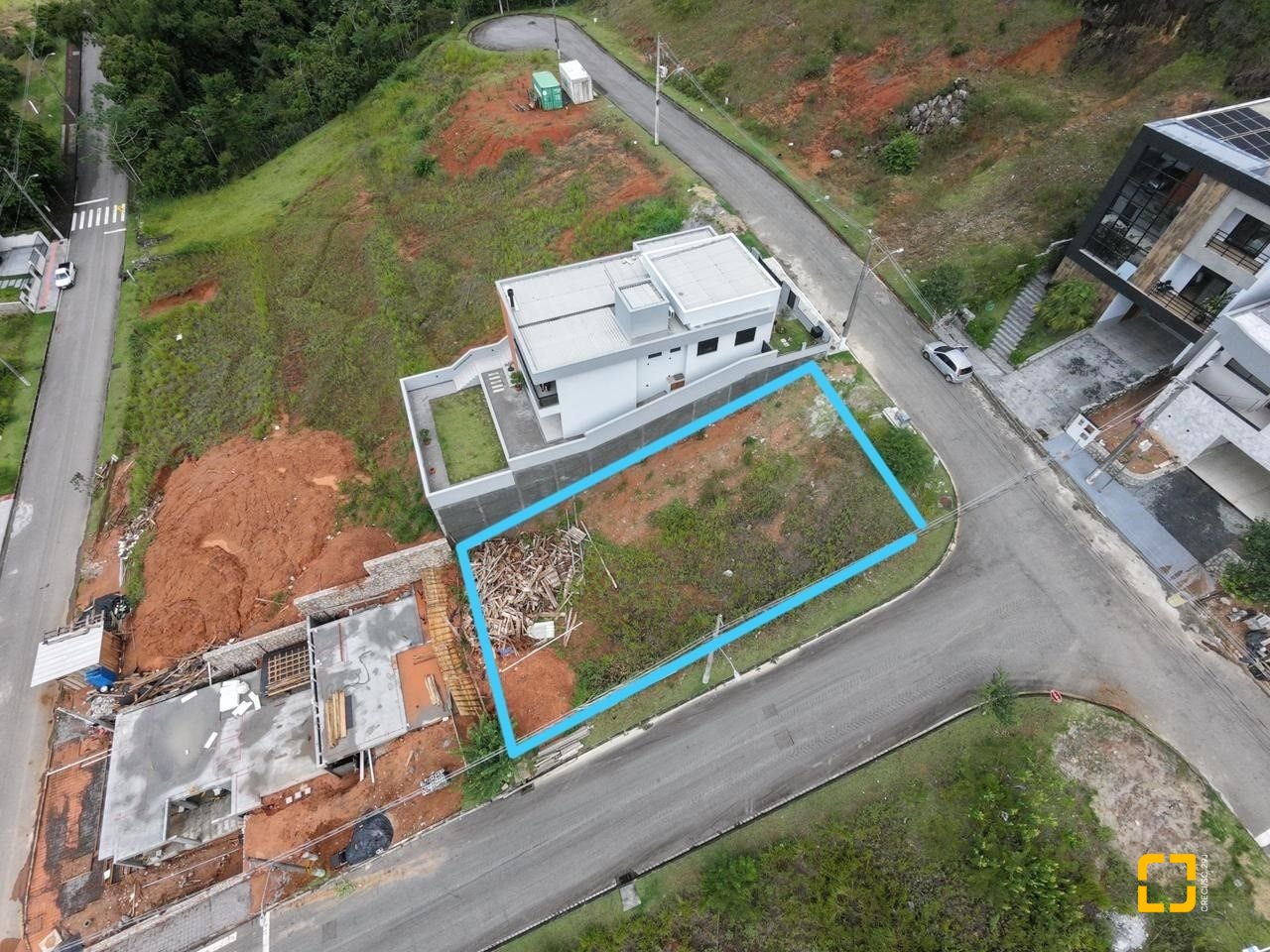 Terreno com 451m², no bairro Forquilhas em São José