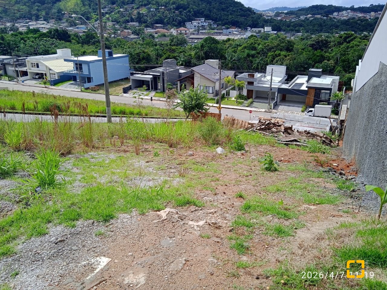 Terreno com 451m², no bairro Forquilhas em São José