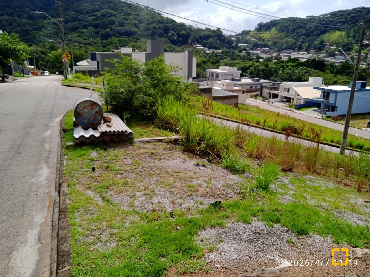 Terreno com 451m², no bairro Forquilhas em São José