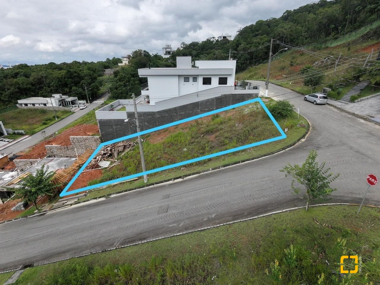 Terreno com 451m², no bairro Forquilhas em São José