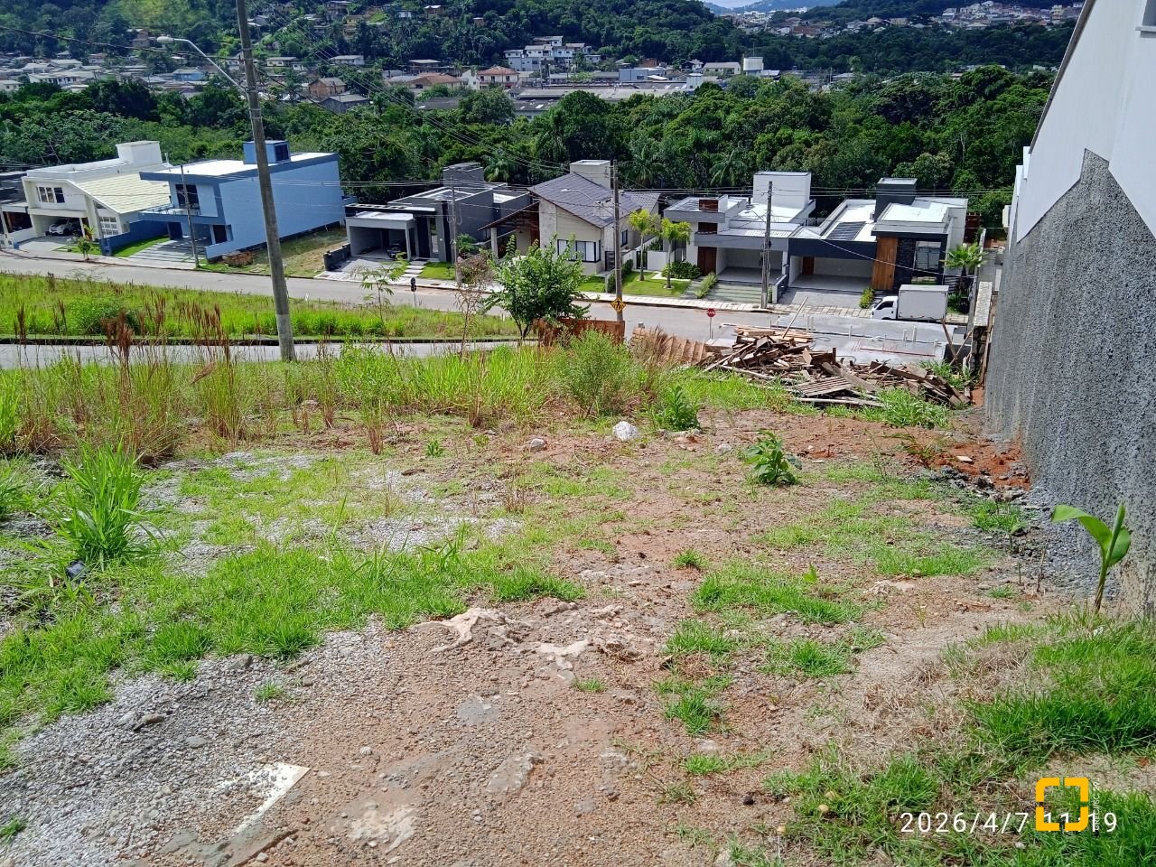 Terreno com 451m², no bairro Forquilhas em São José
