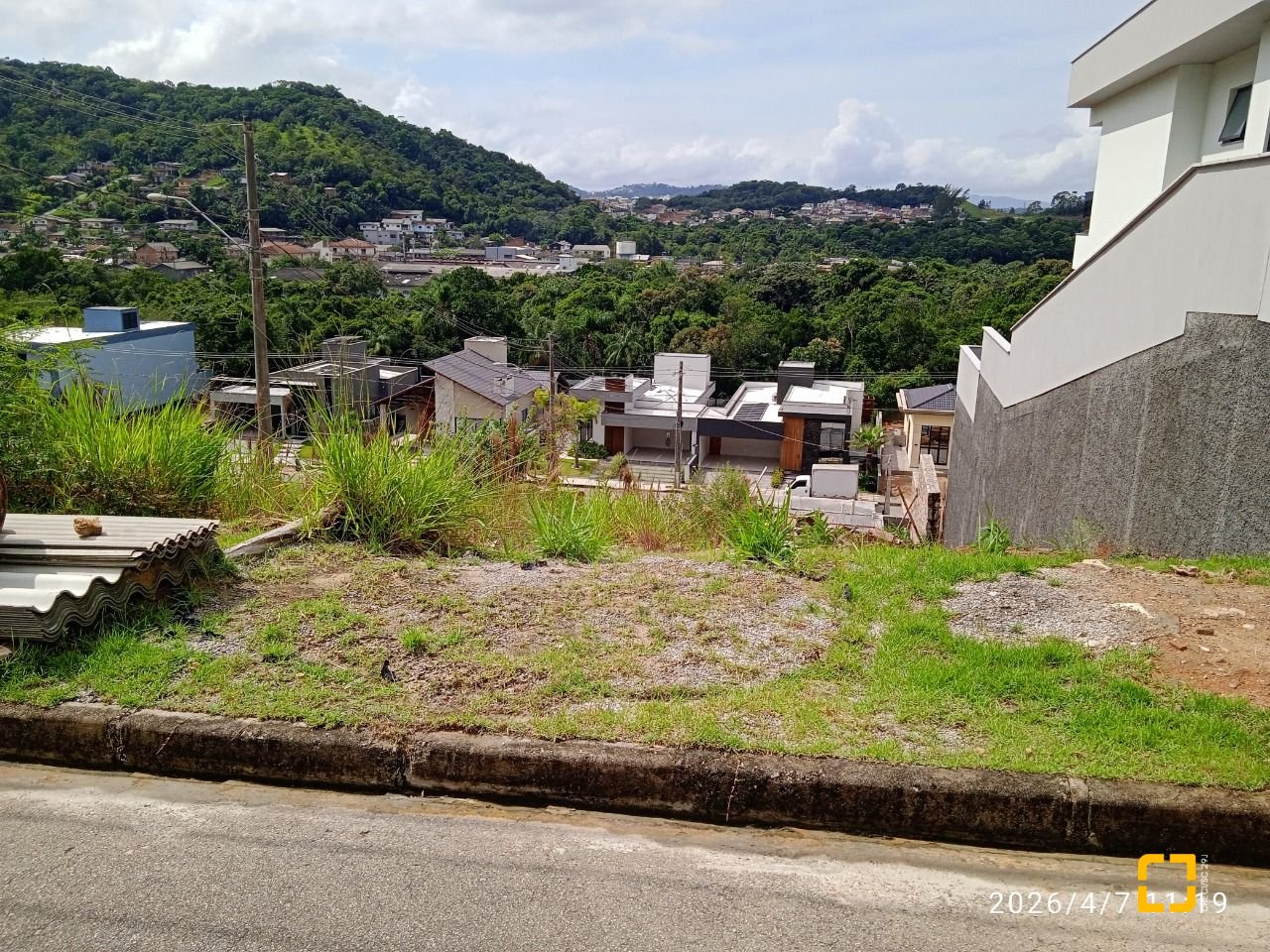 Terreno com 451m², no bairro Forquilhas em São José