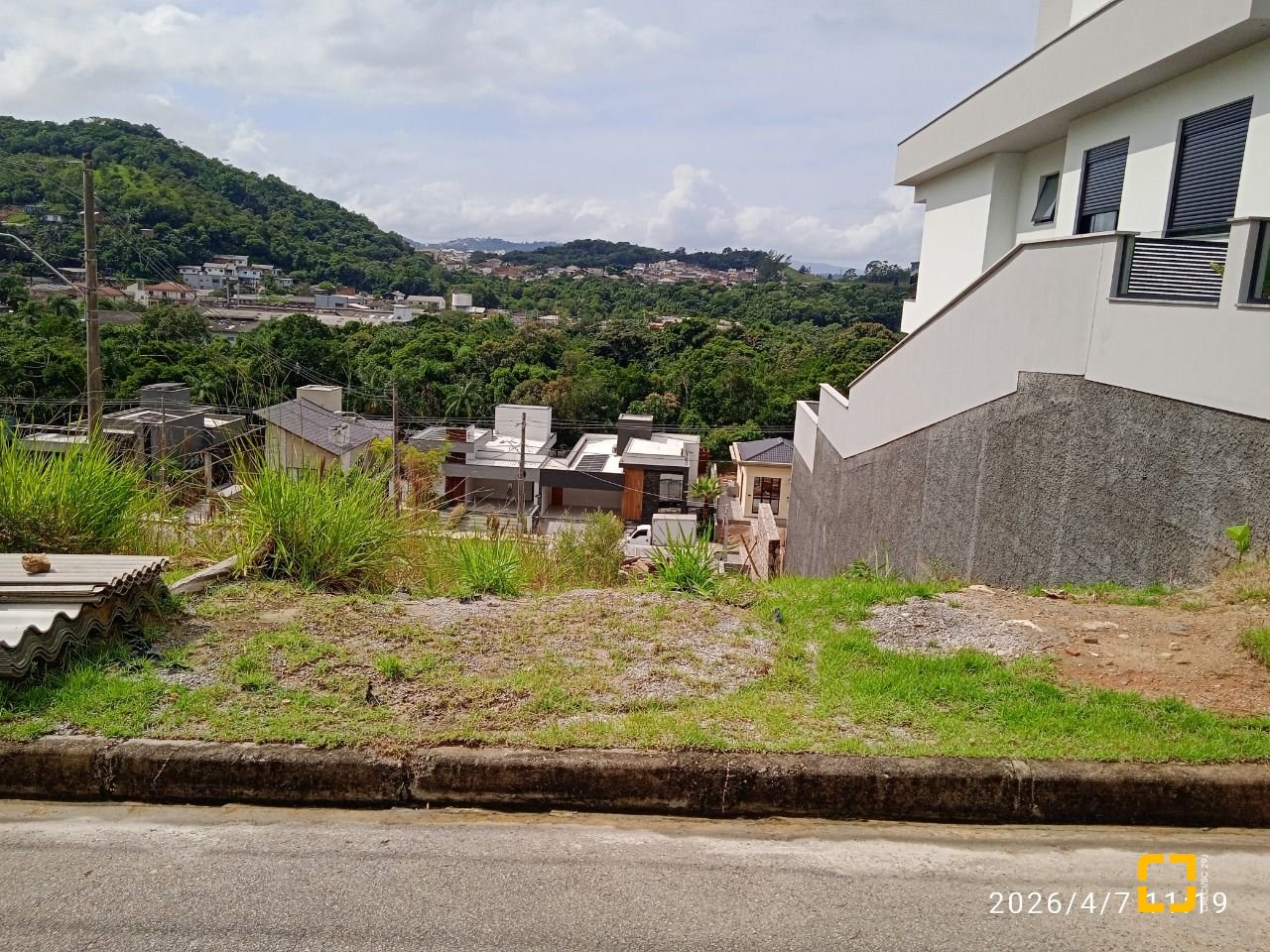 Terreno com 451m², no bairro Forquilhas em São José