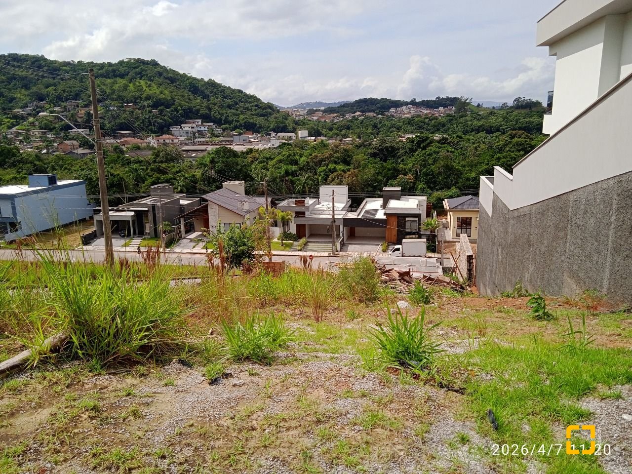 Terreno com 451m², no bairro Forquilhas em São José
