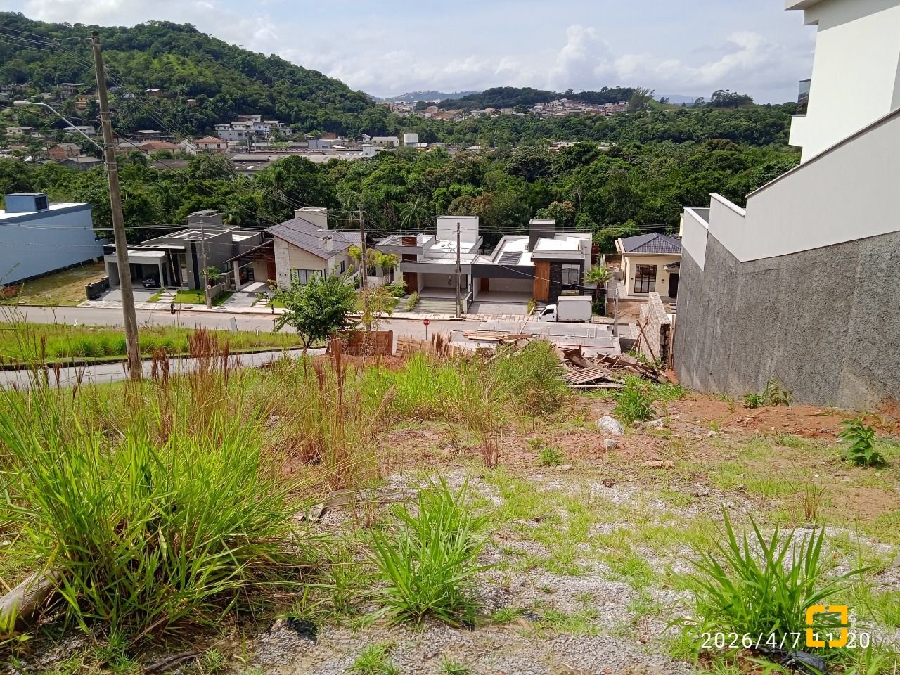 Terreno com 451m², no bairro Forquilhas em São José