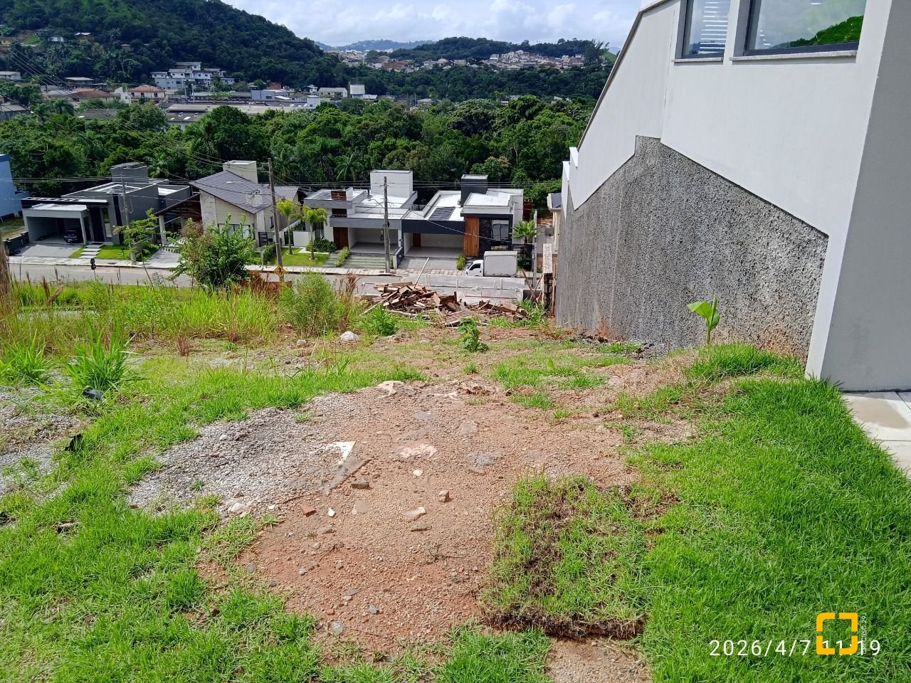 Terreno com 451m², no bairro Forquilhas em São José
