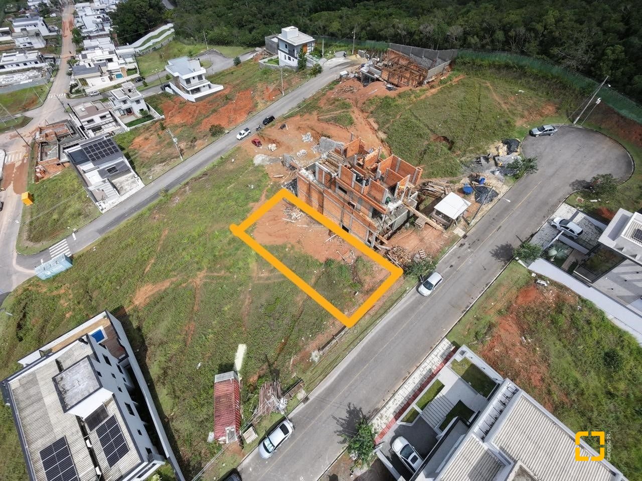 Terreno com 360m², no bairro Forquilhas em São José