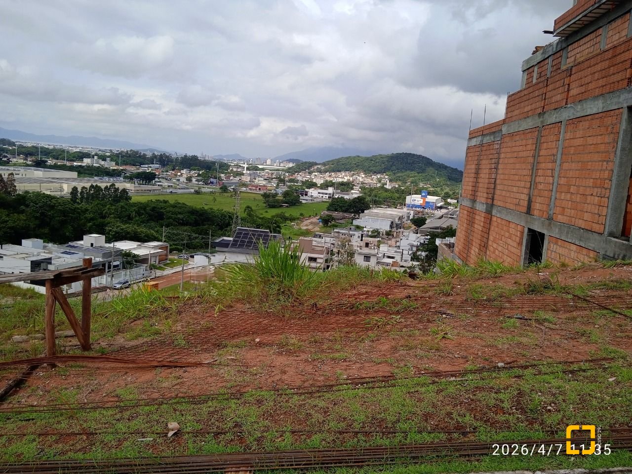 Terreno com 360m², no bairro Forquilhas em São José